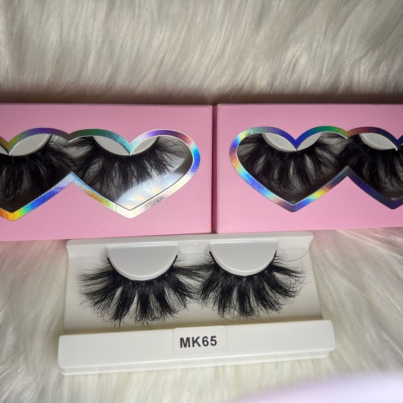 Mink Lashes - Picture 3 of 7